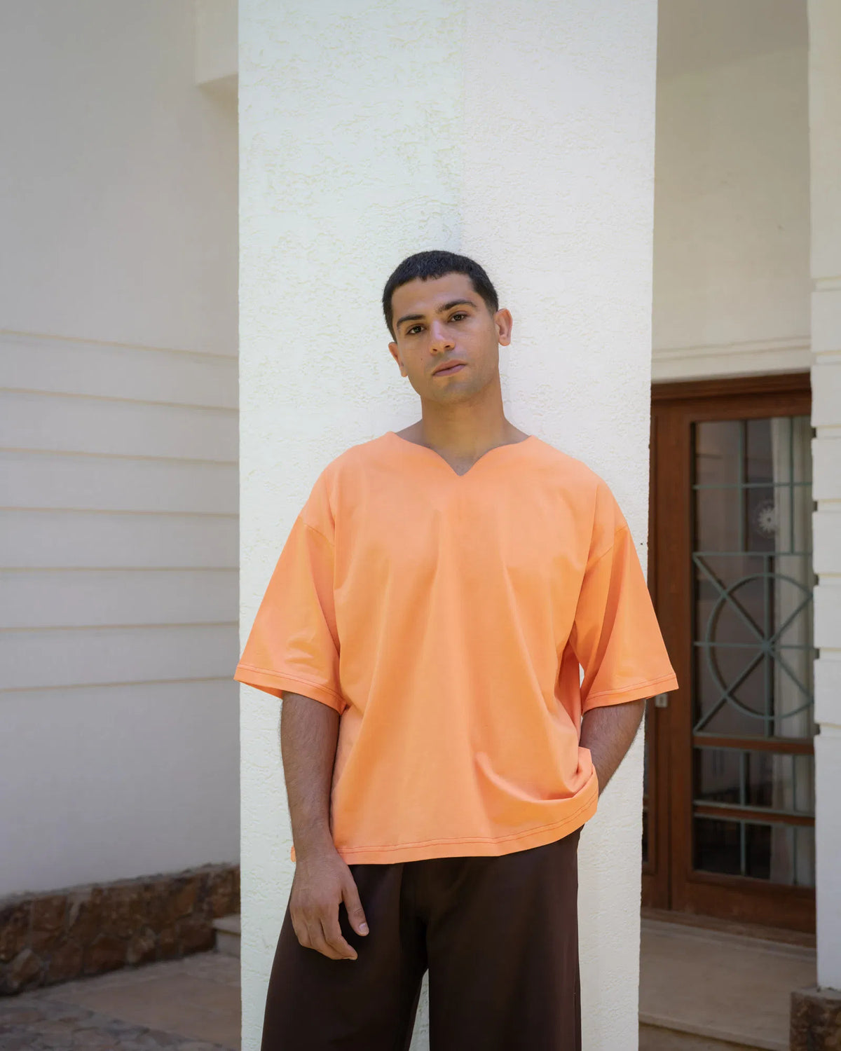 Notch V-neckline Tee (Apricot)