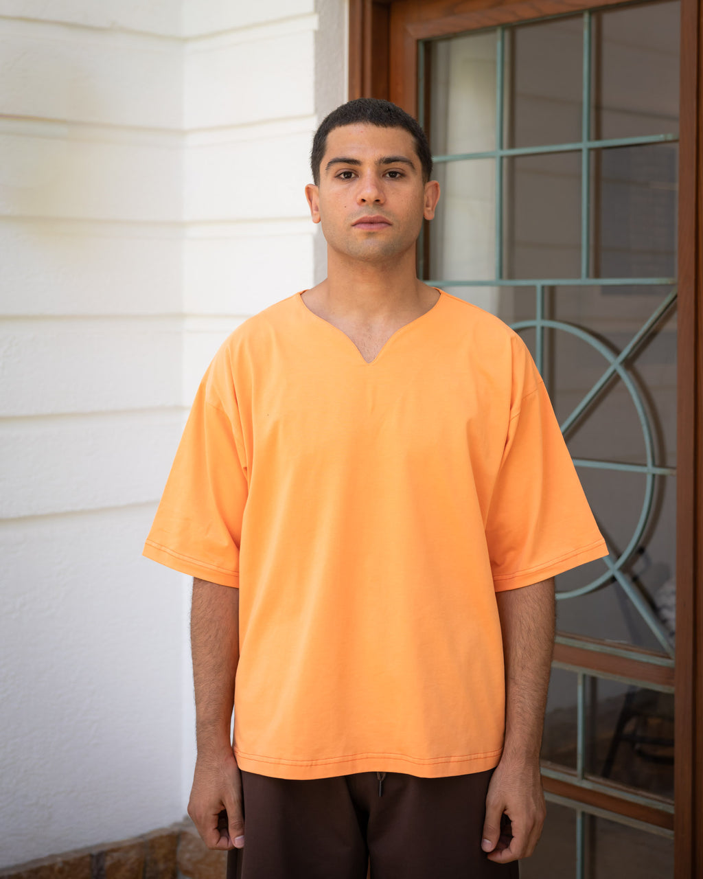Notch V-neckline Tee (Apricot)