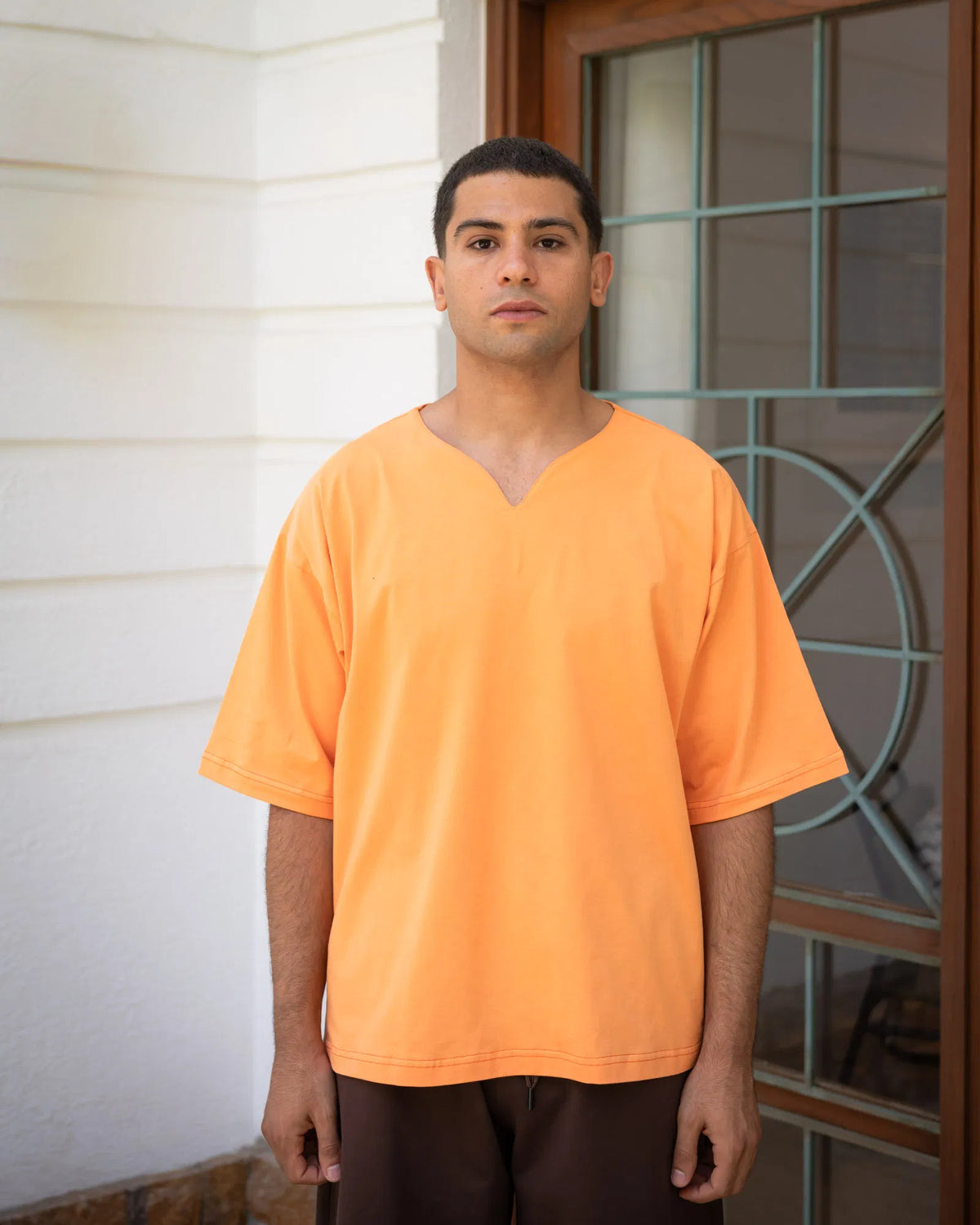 Notch V-neckline Tee (Apricot)